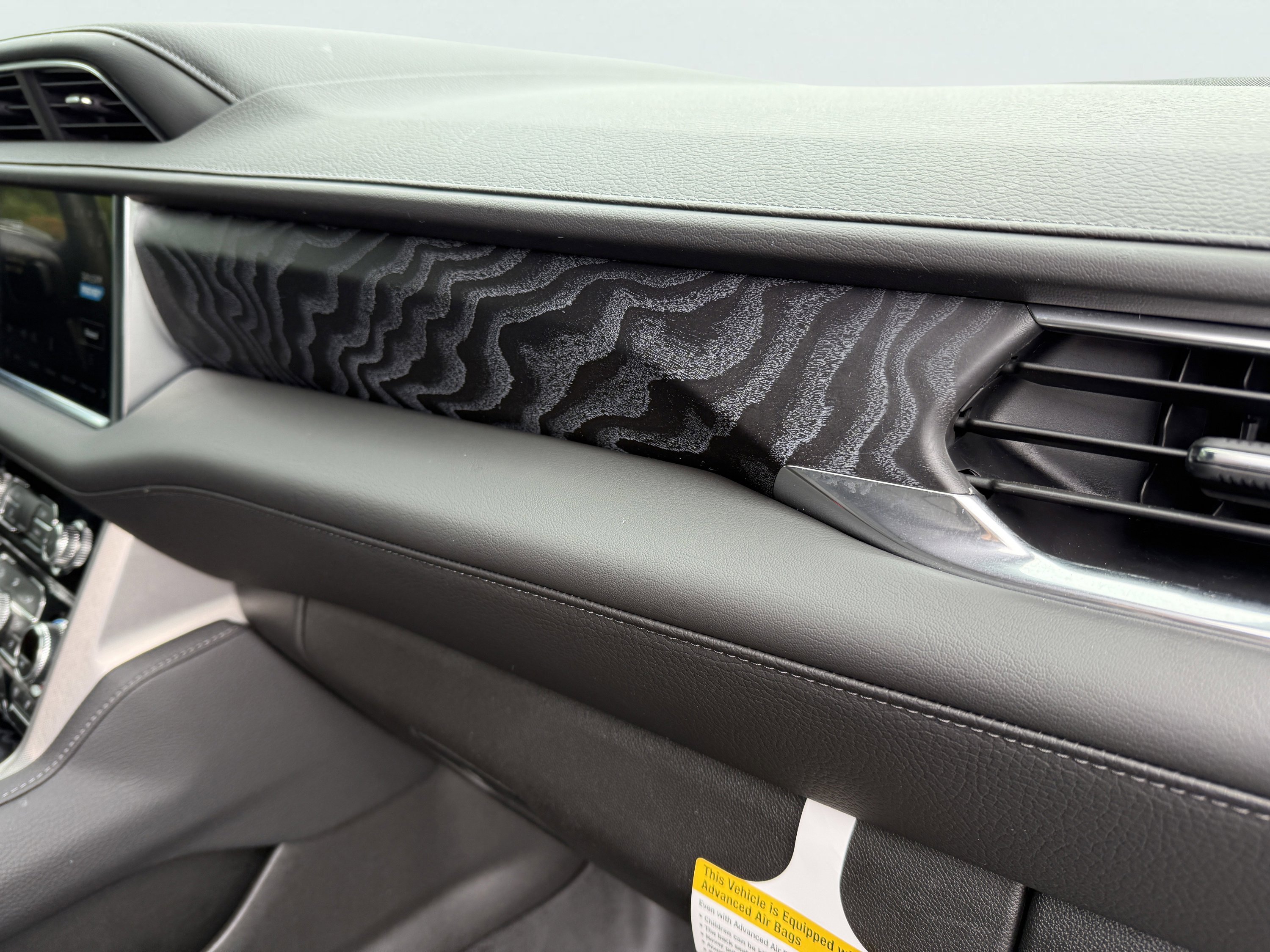 Used 2024 GMC Yukon XL Denali w/ Advanced Technology Package image 33