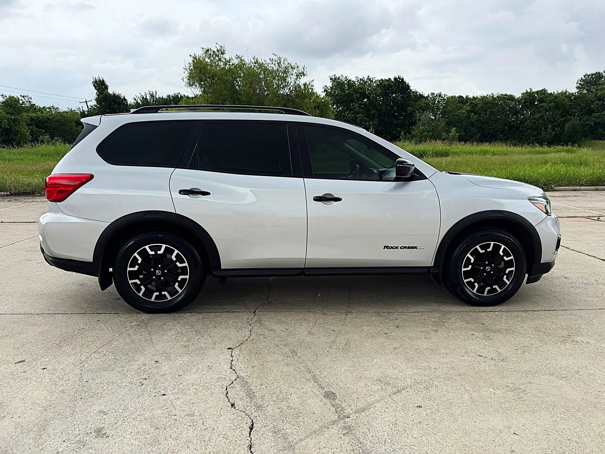 Used 2019 Nissan Pathfinder SV w/ Rock Creek Edition FWD image 3