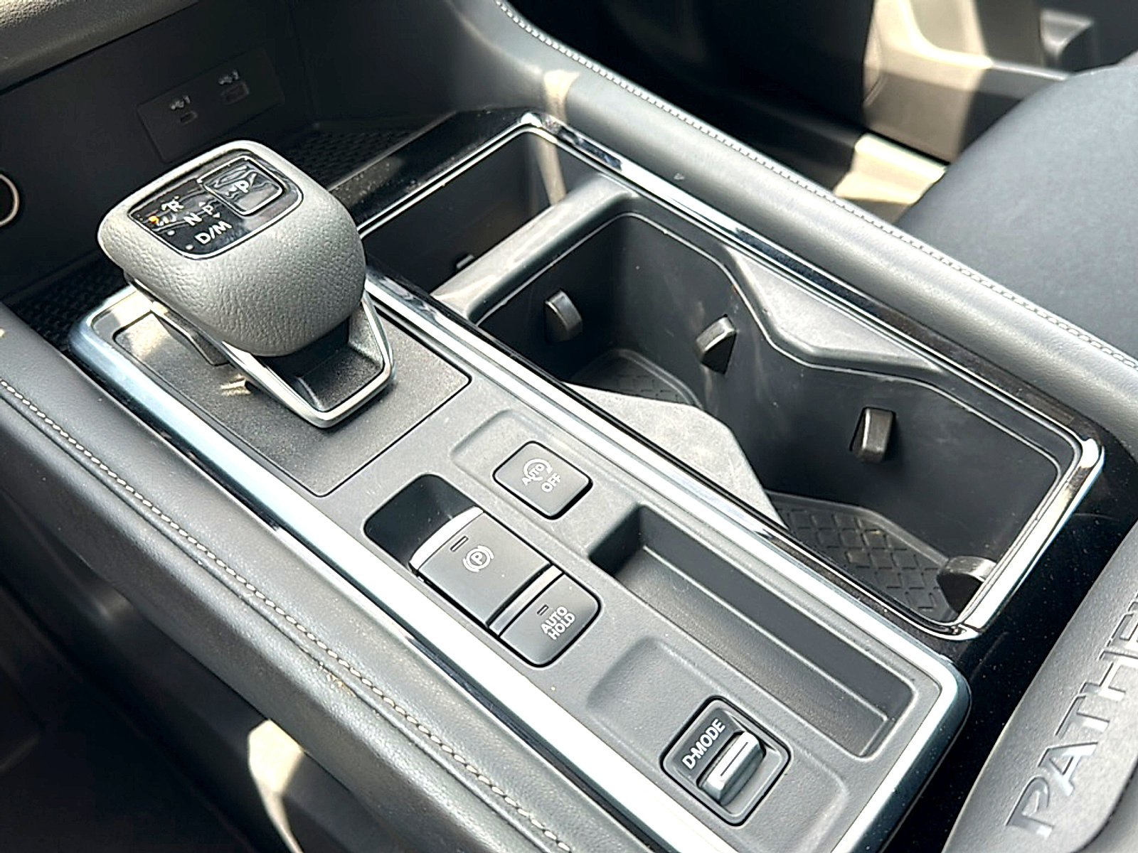 Used 2025 Nissan Pathfinder SV FWD image 35