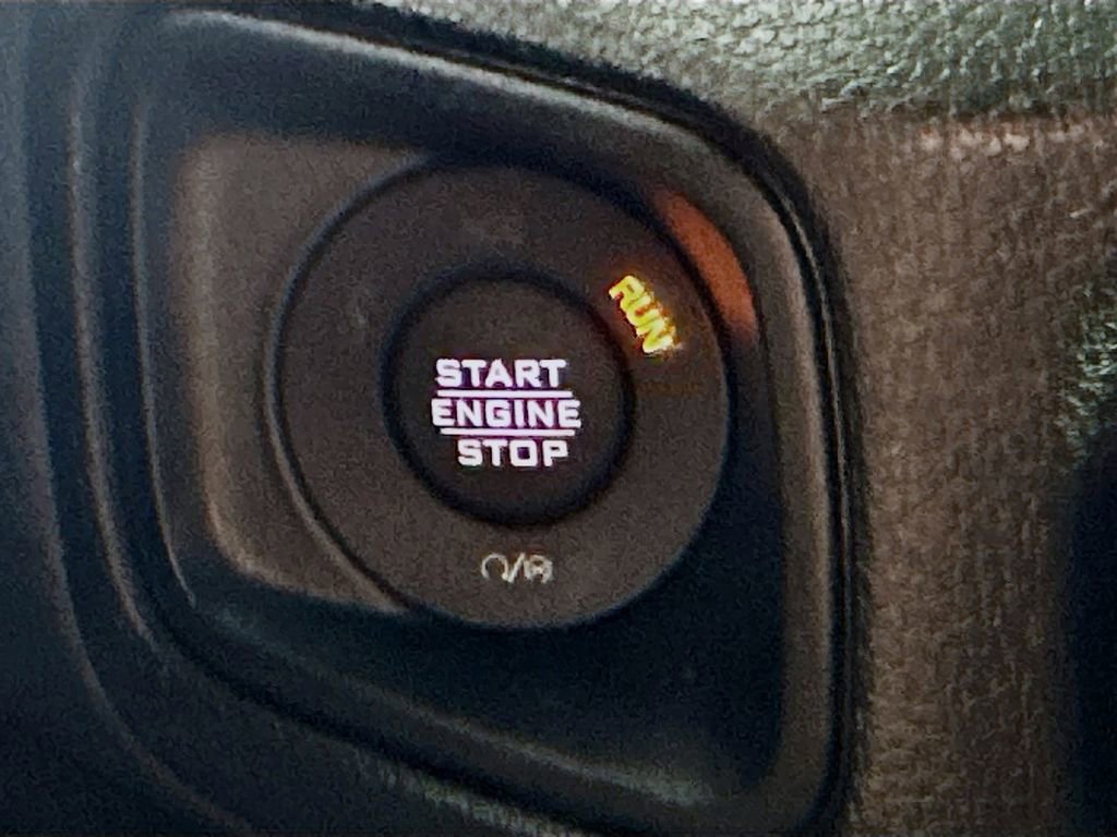 Used 2025 Jeep Wrangler Sport image 27