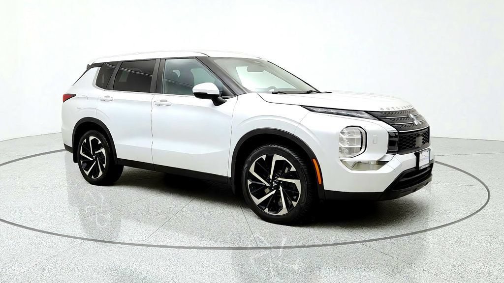 Used 2022 Mitsubishi Outlander ES AWD/4WD image 3
