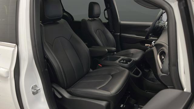 Used 2026 Chrysler Pacifica Select FWD image 25