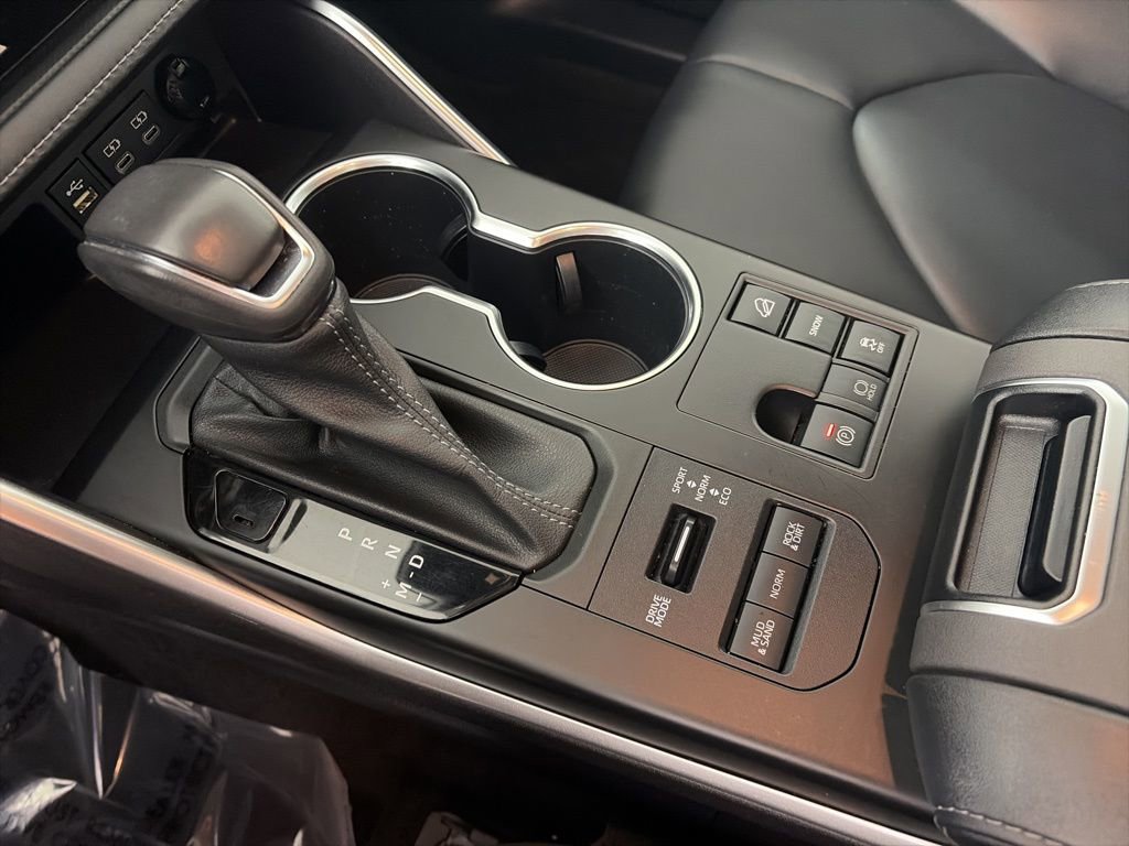 Used 2023 Toyota Highlander XLE image 9