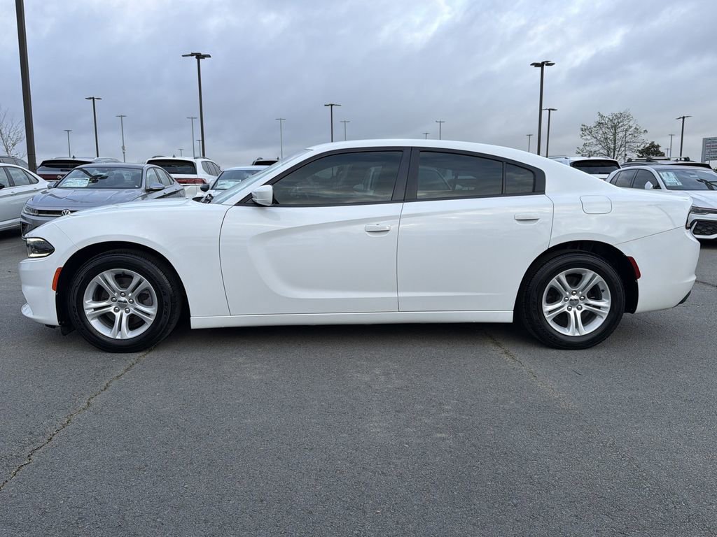 Used 2018 Dodge Charger SXT image 2