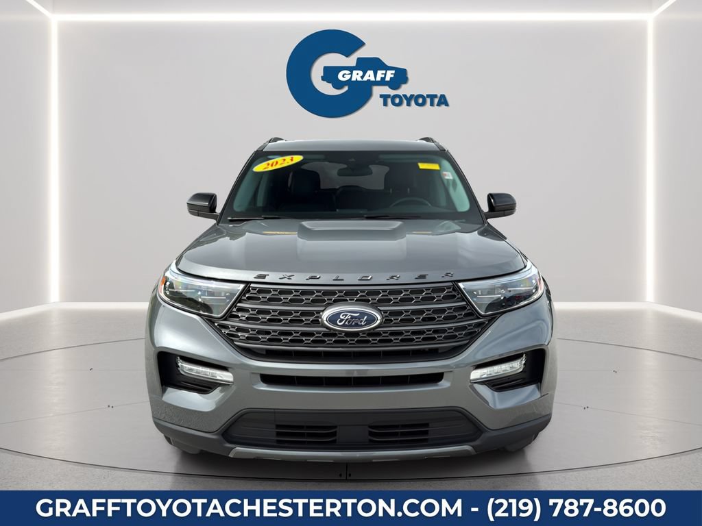 Used 2023 Ford Explorer XLT w/ Equipment Group 202A AWD/4WD image 2