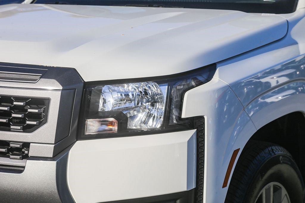 Used 2025 Nissan Frontier SV RWD image 4