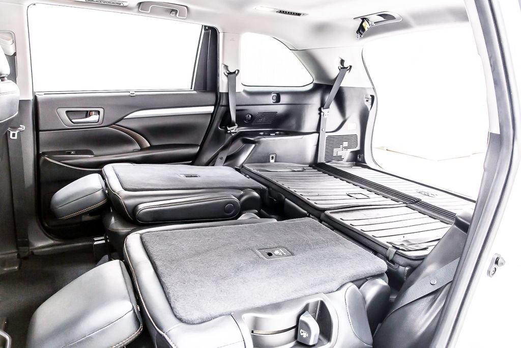 Used 2019 Toyota Highlander XLE AWD/4WD image 36