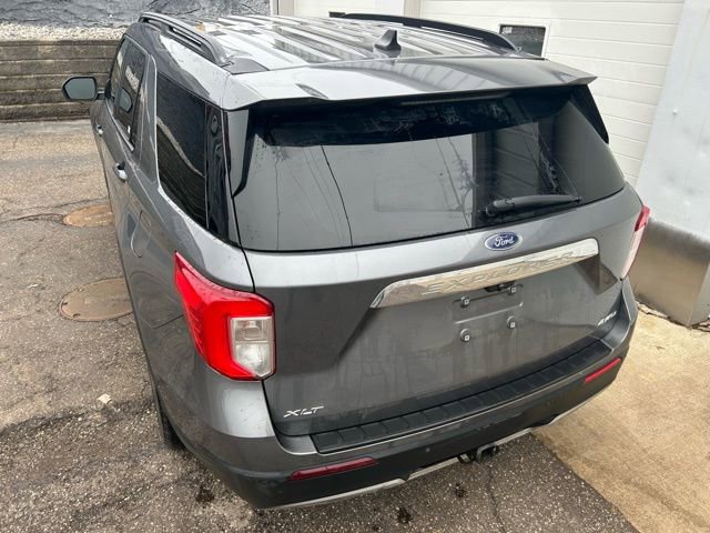 Certified 2022 Ford Explorer XLT w/ Equipment Group 202A AWD/4WD image 4