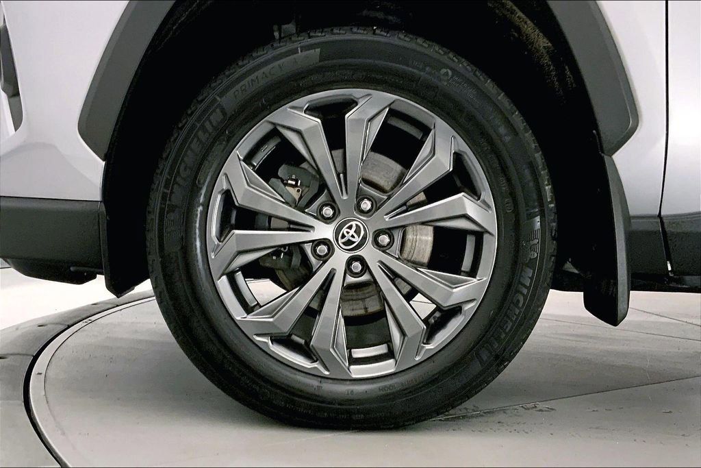 Used 2023 Toyota RAV4 XLE Premium image 8