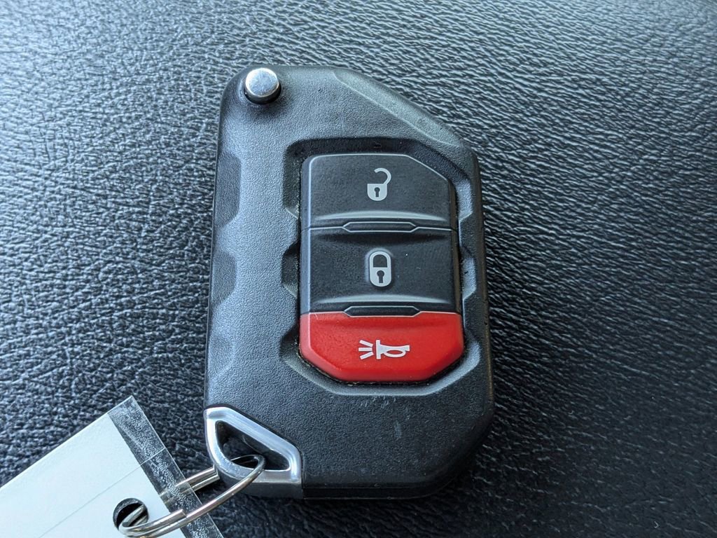 Used 2021 Jeep Wrangler Unlimited Sahara image 27