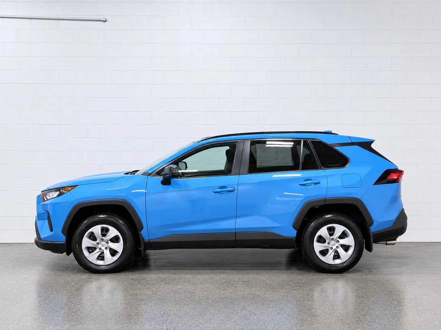 Used 2021 Toyota RAV4 LE w/ Carpet Mat Package (TMS) AWD/4WD image 6