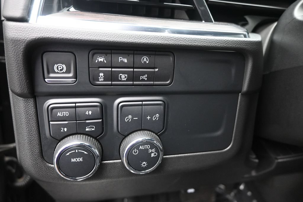 Used 2025 Chevrolet Suburban LT AWD/4WD image 20