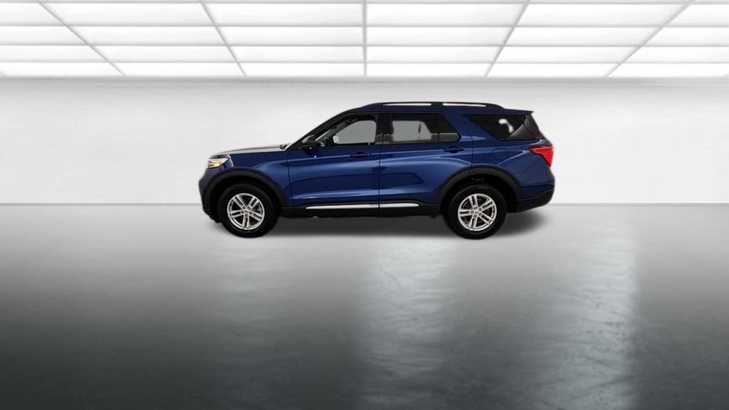 Used 2023 Ford Explorer XLT AWD/4WD image 5