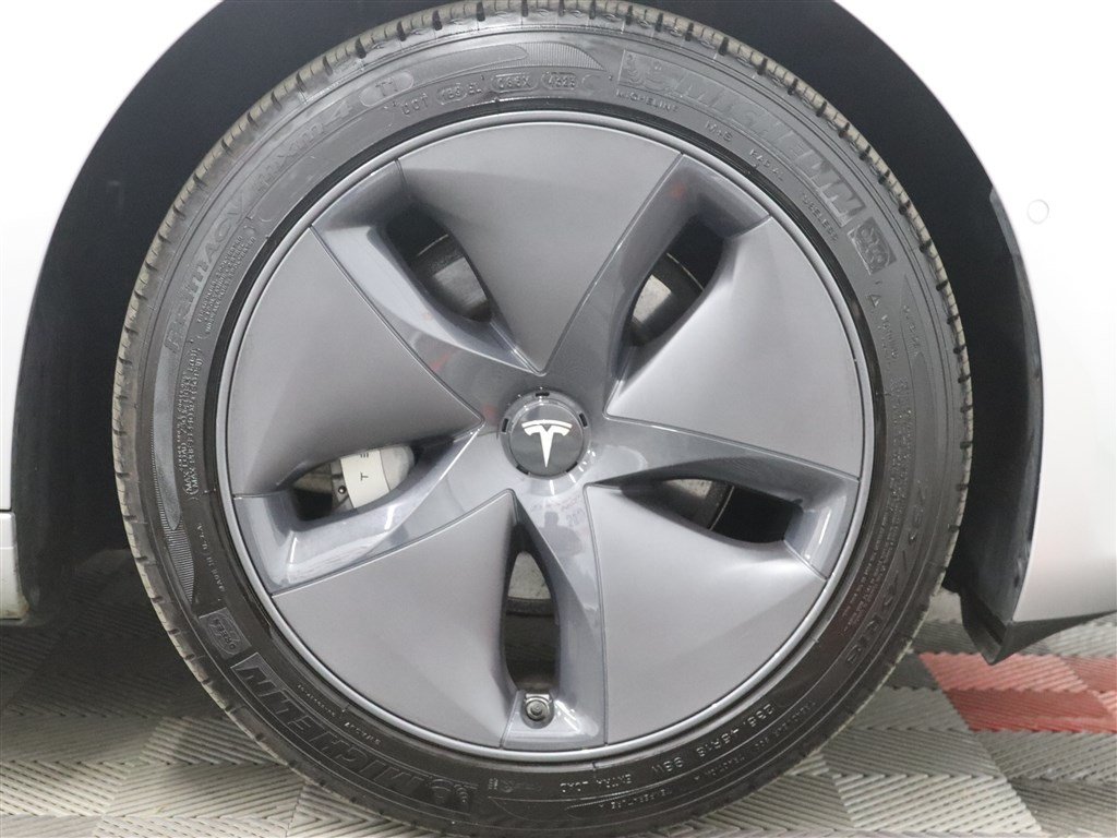 Used 2018 Tesla Model 3 Long Range RWD image 40
