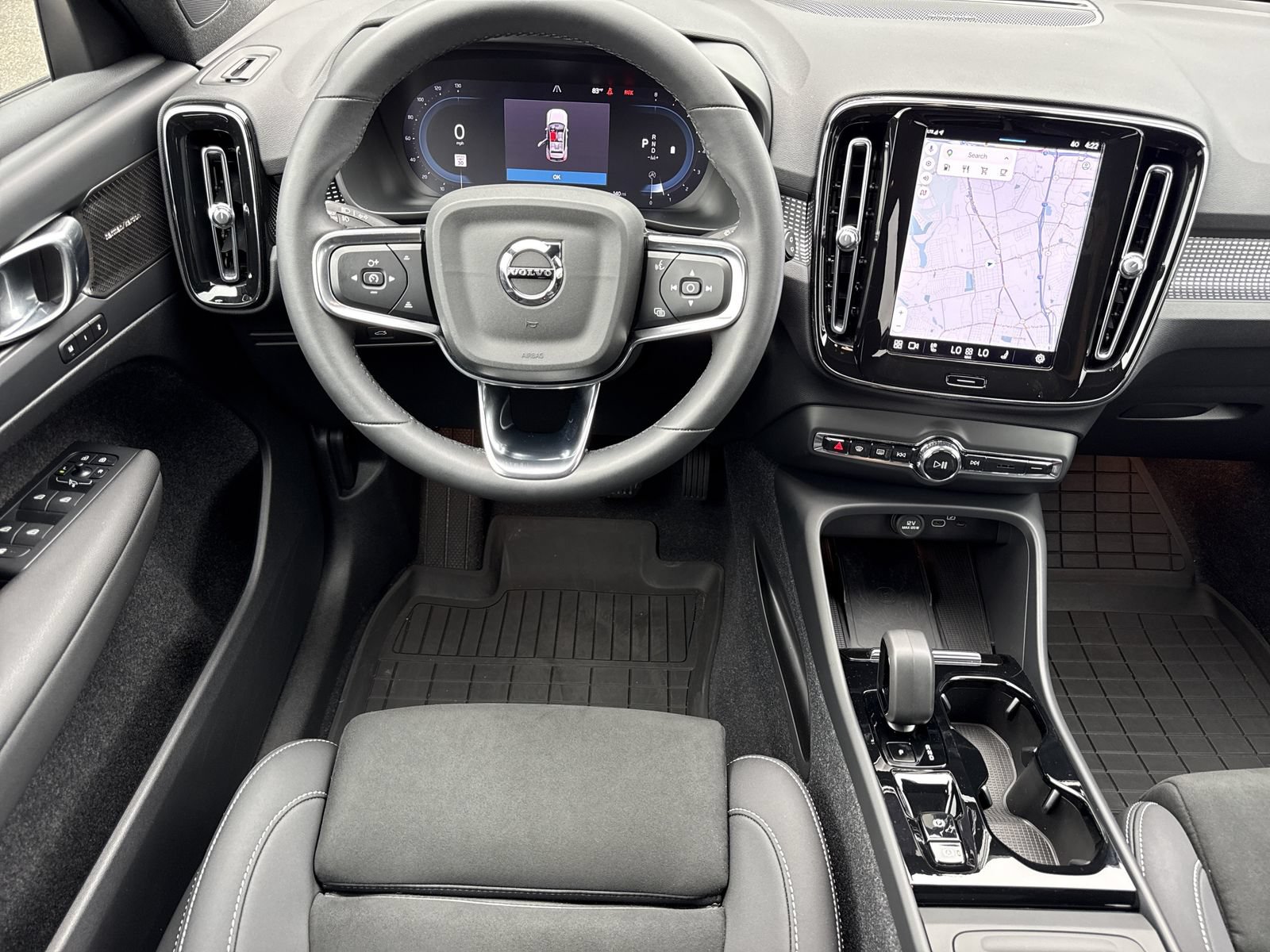 Used 2024 Volvo XC40 B5 Plus w/ Protection Package Premier AWD/4WD image 12