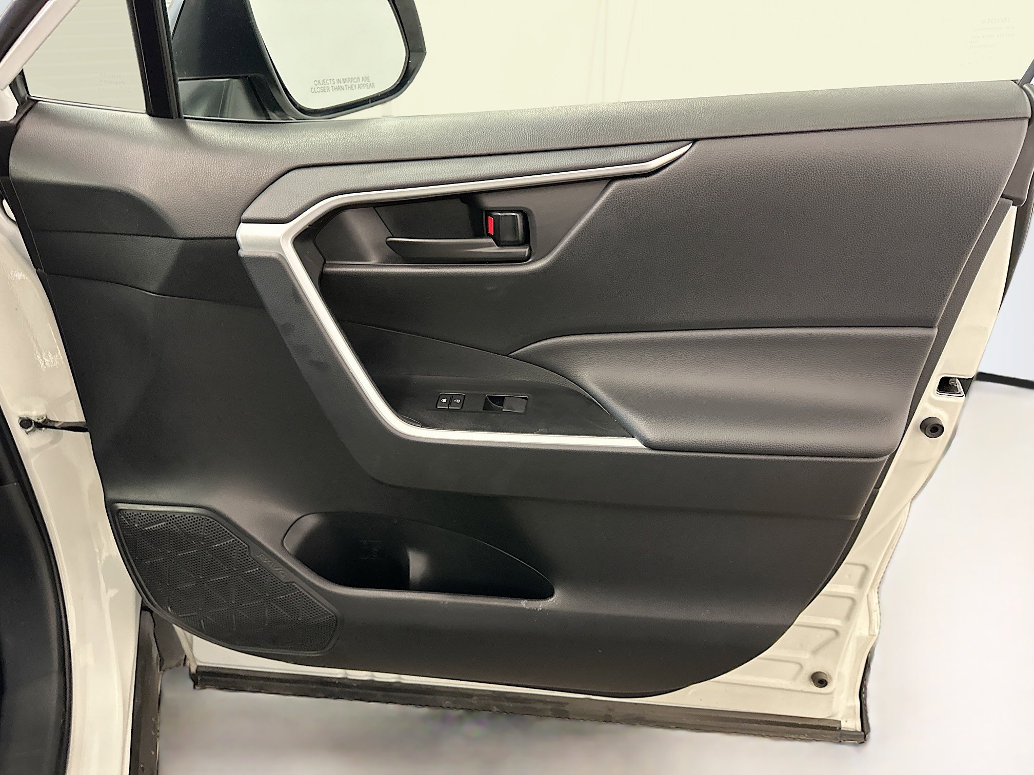 Used 2025 Toyota RAV4 LE image 33