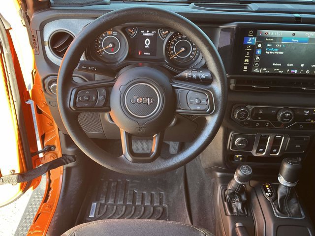 Used 2025 Jeep Wrangler Sport AWD/4WD image 16