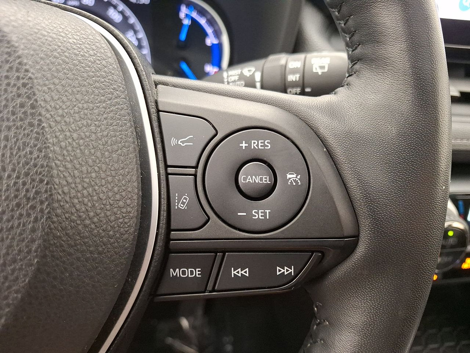Certified 2023 Toyota RAV4 XLE w/ Convenience Package AWD/4WD image 18