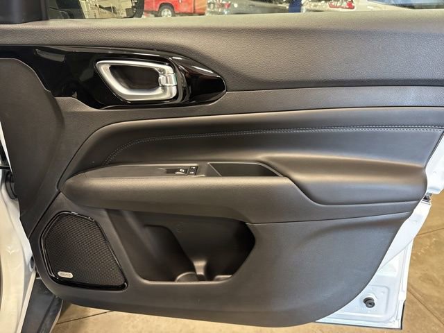 New 2025 Jeep Compass Latitude w/ Sun & Sound Group image 8