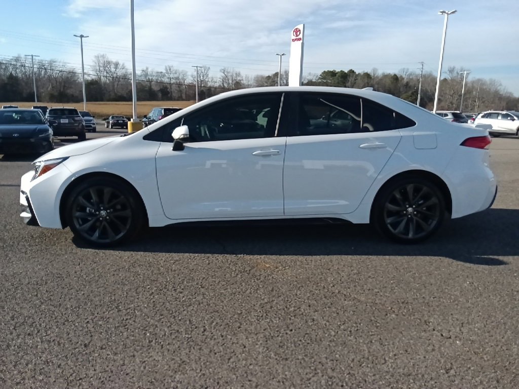 Used 2025 Toyota Corolla SE image 6