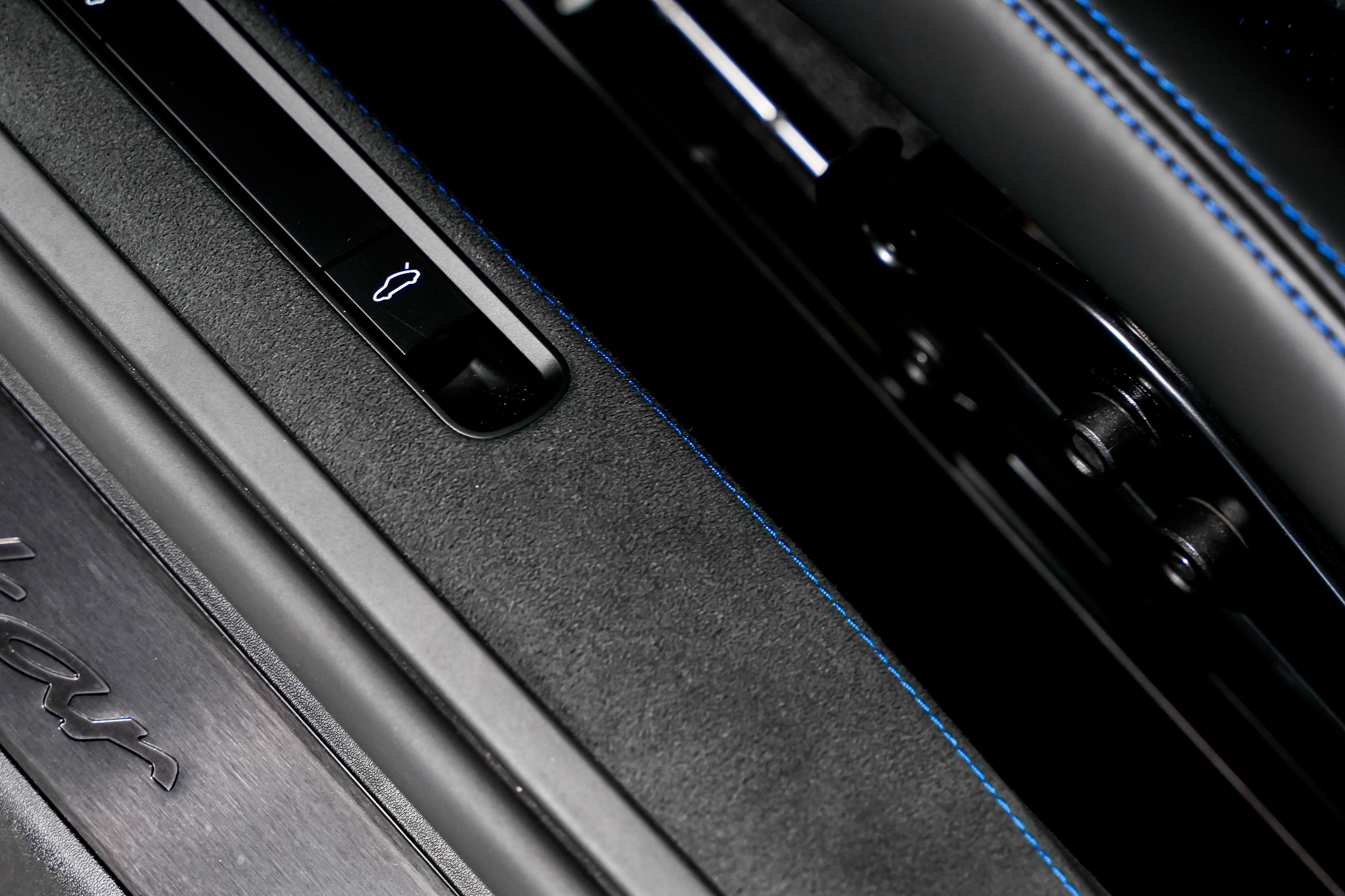 Used 2024 Porsche 911 Dakar image 28