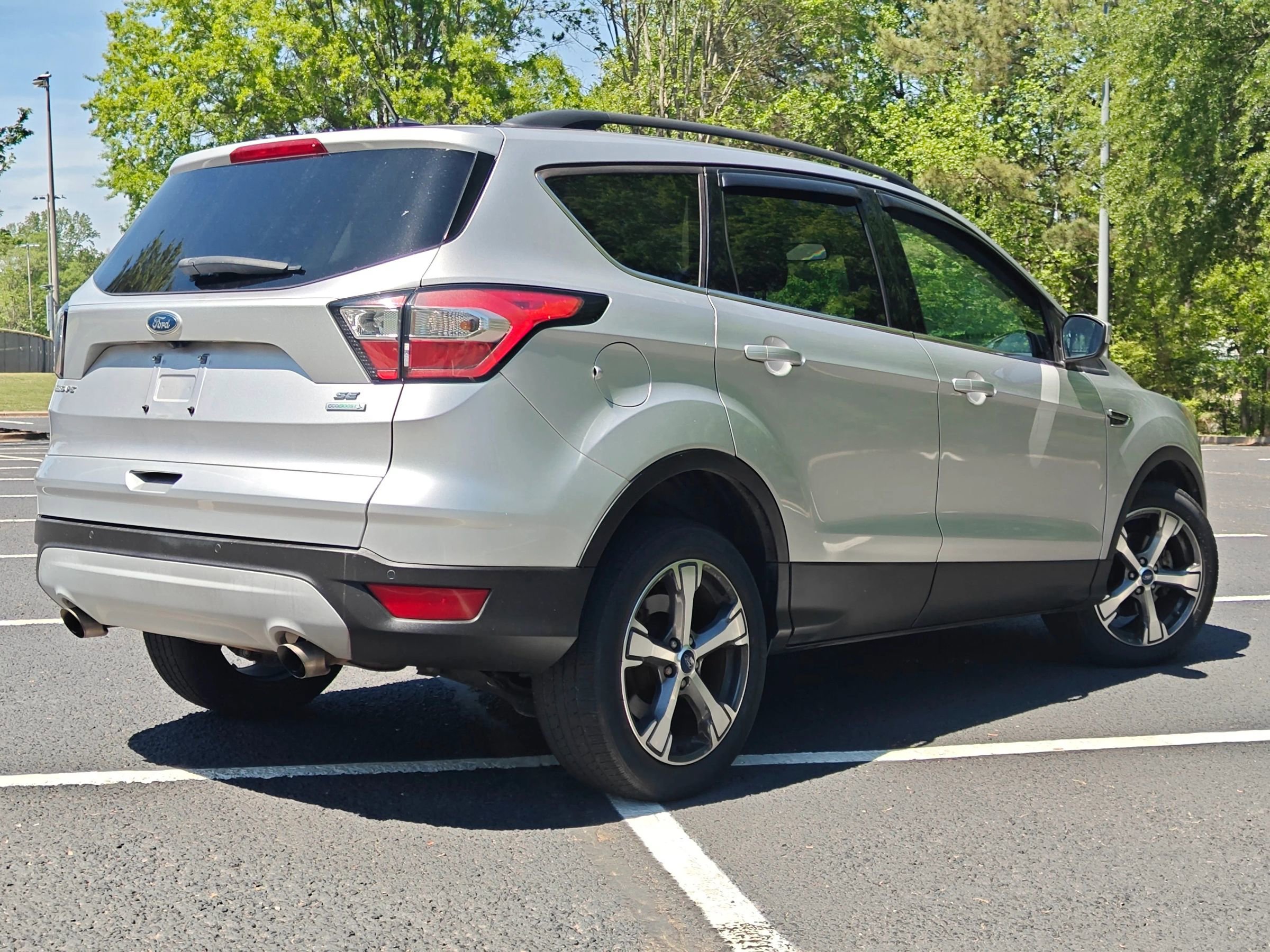 Used 2017 Ford Escape SE w/ Equipment Group 201A image 4