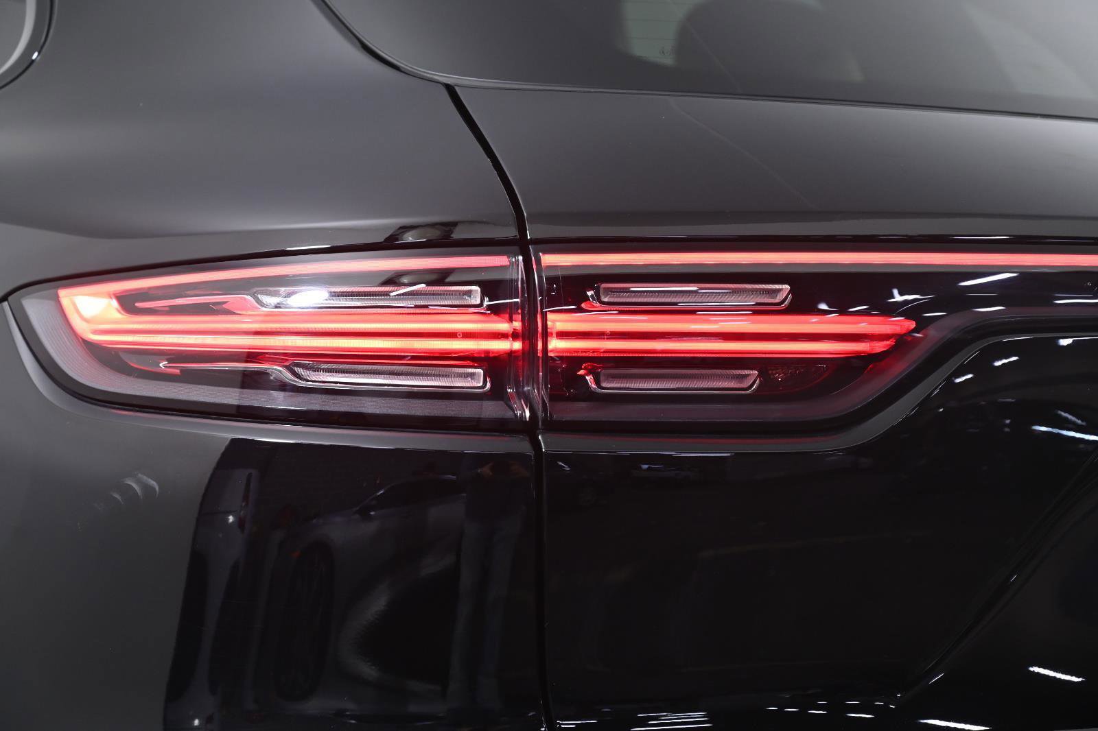 Used 2023 Porsche Cayenne image 6