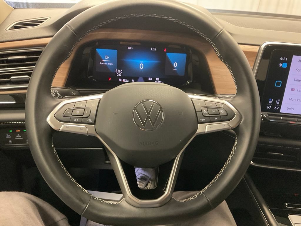 Used 2025 Volkswagen Atlas SE AWD/4WD image 15