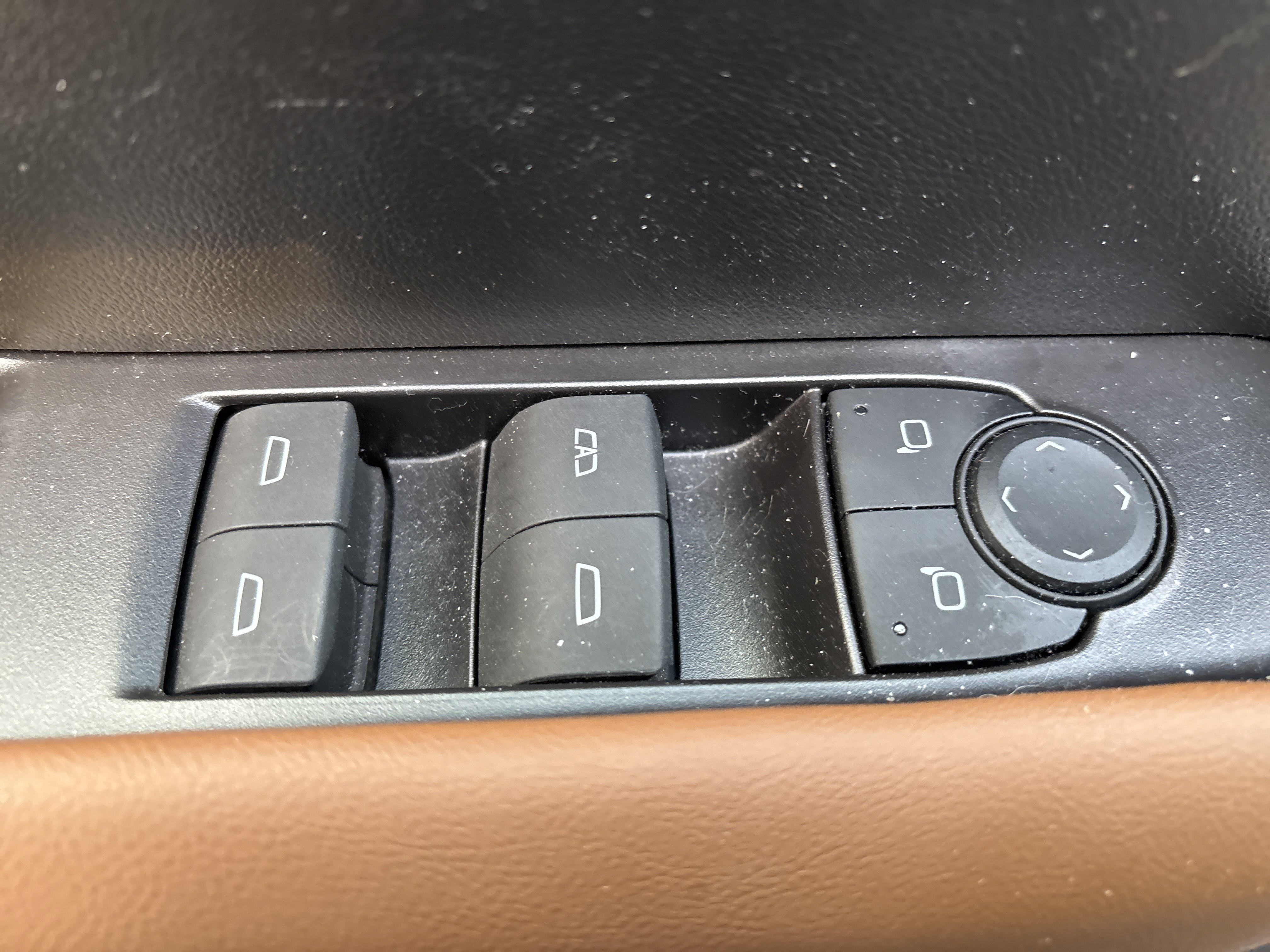 Used 2024 GMC Canyon AT4 image 16