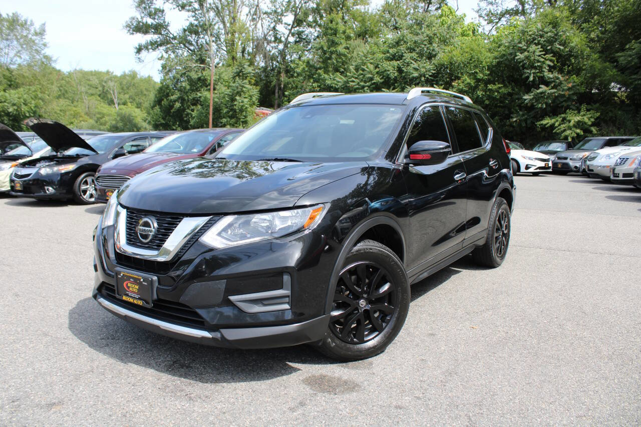 Used 2019 Nissan Rogue SV image 1