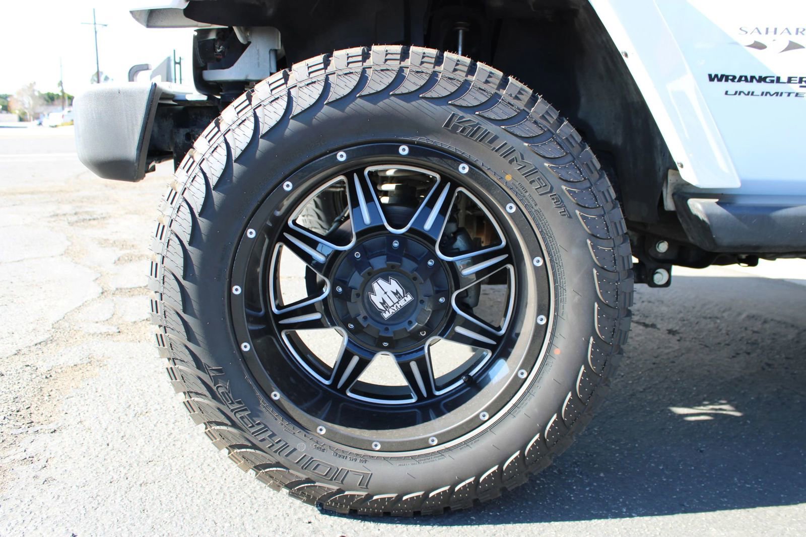 Used 2018 Jeep Wrangler Unlimited Sahara w/ Connectivity Group image 12