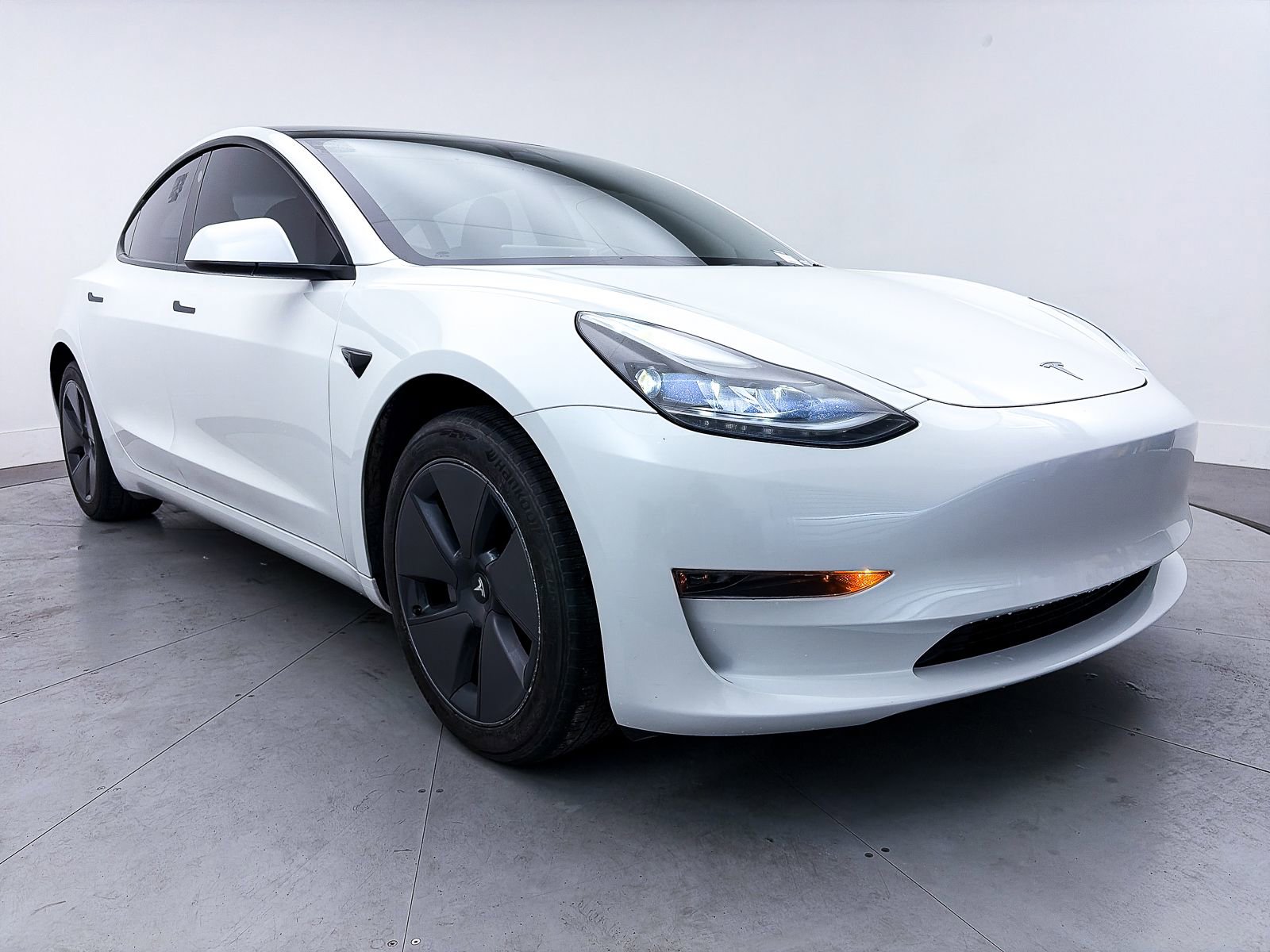 Used 2023 Tesla Model 3 Standard Range image 9
