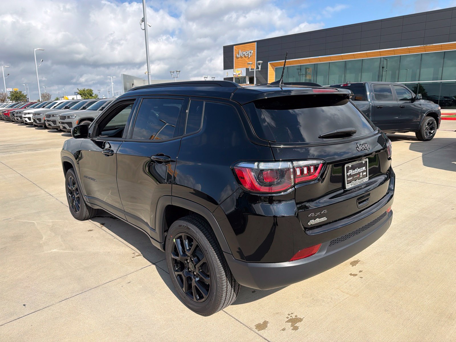 New 2027 Jeep Compass Latitude AWD/4WD image 3