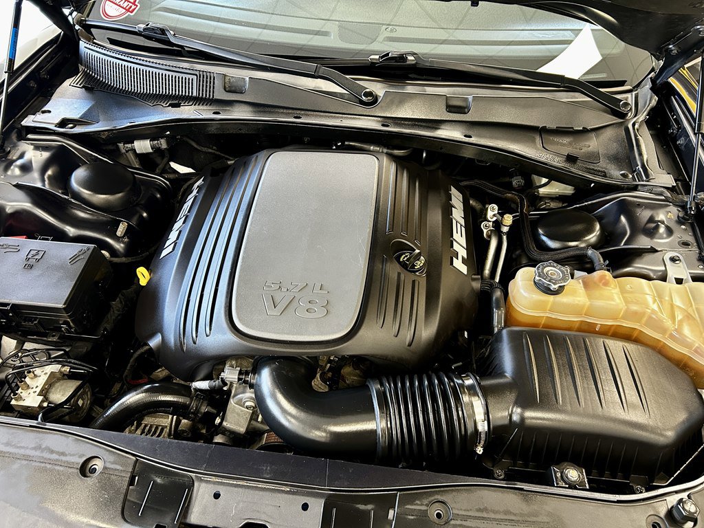 Used 2016 Dodge Charger R/T w/ Plus Group RWD image 18
