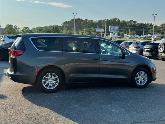 Used 2017 Chrysler Pacifica Touring FWD image 7