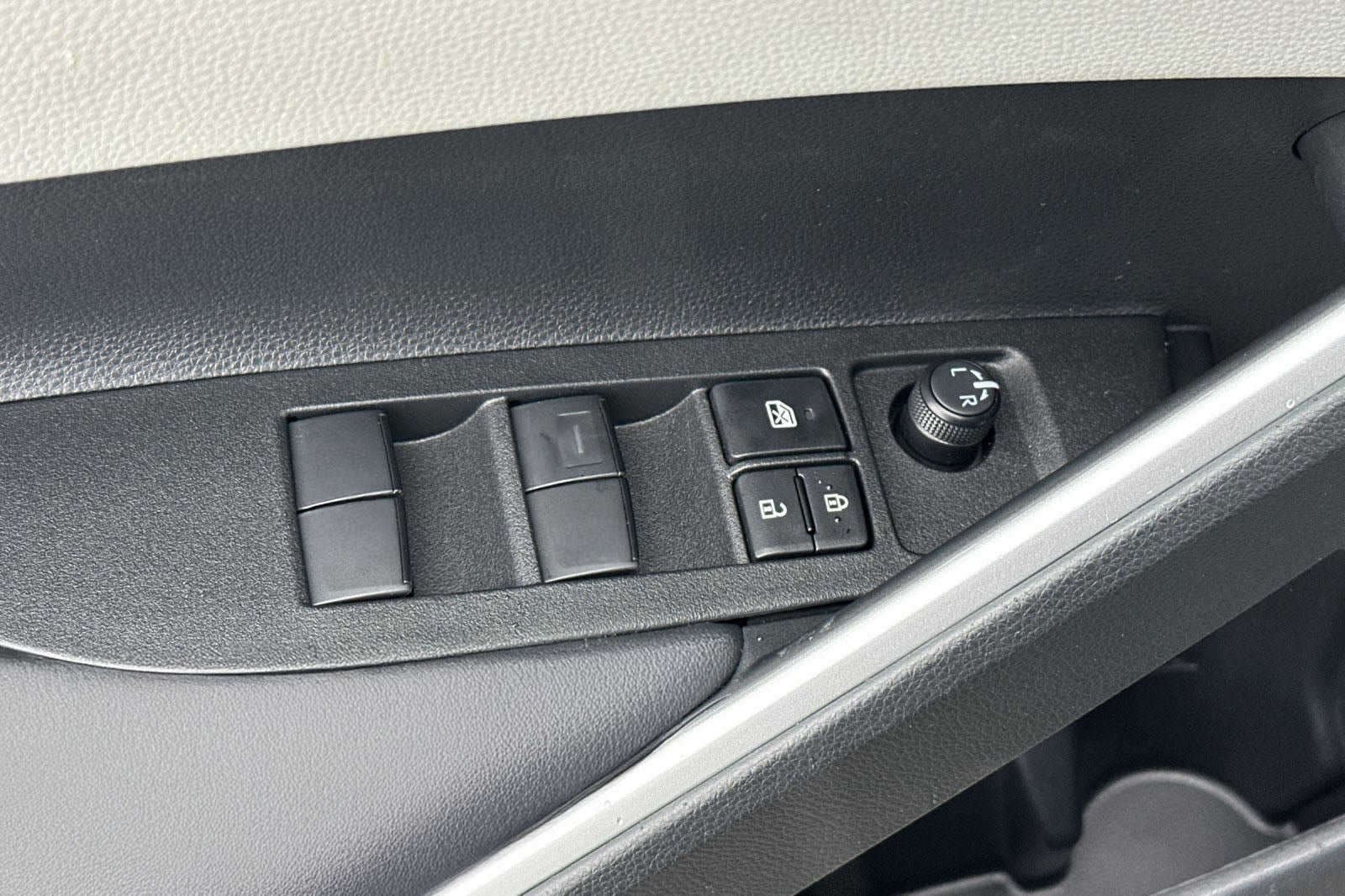 New 2026 Toyota Corolla Cross LE FWD image 14