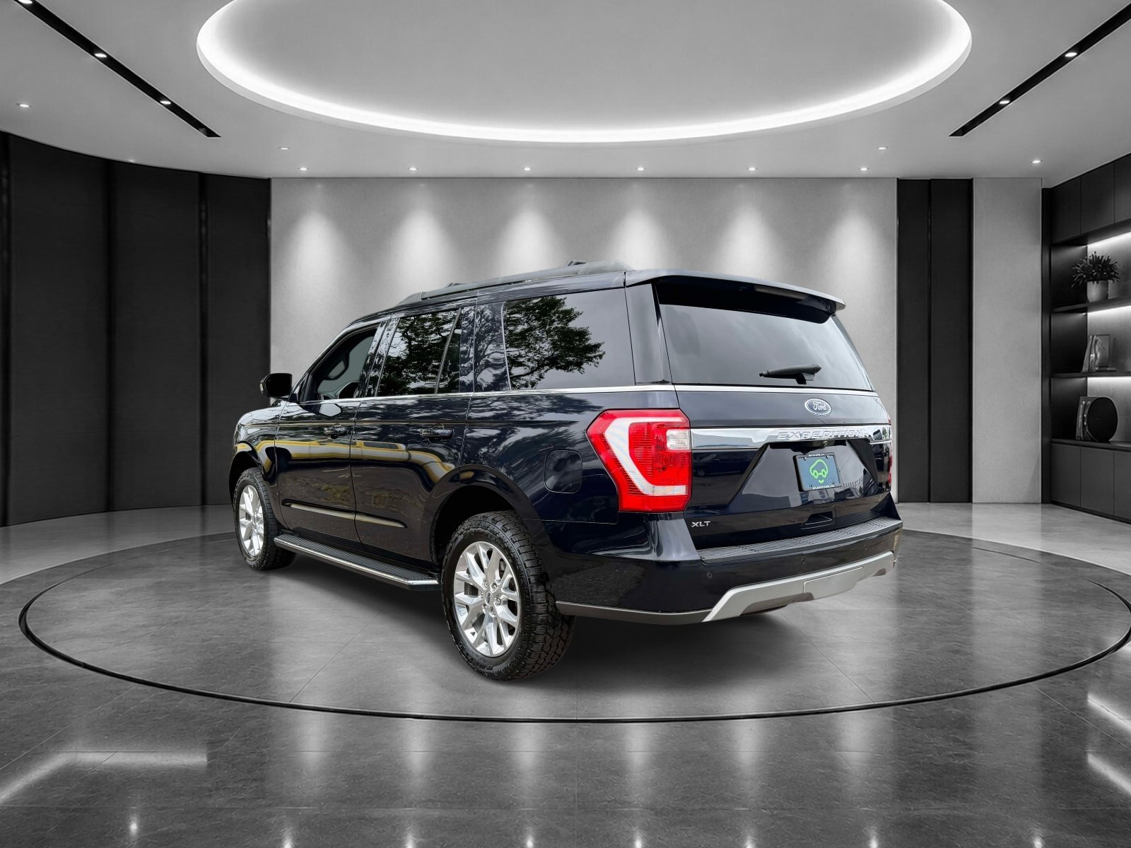 Used 2021 Ford Expedition XLT AWD/4WD image 3