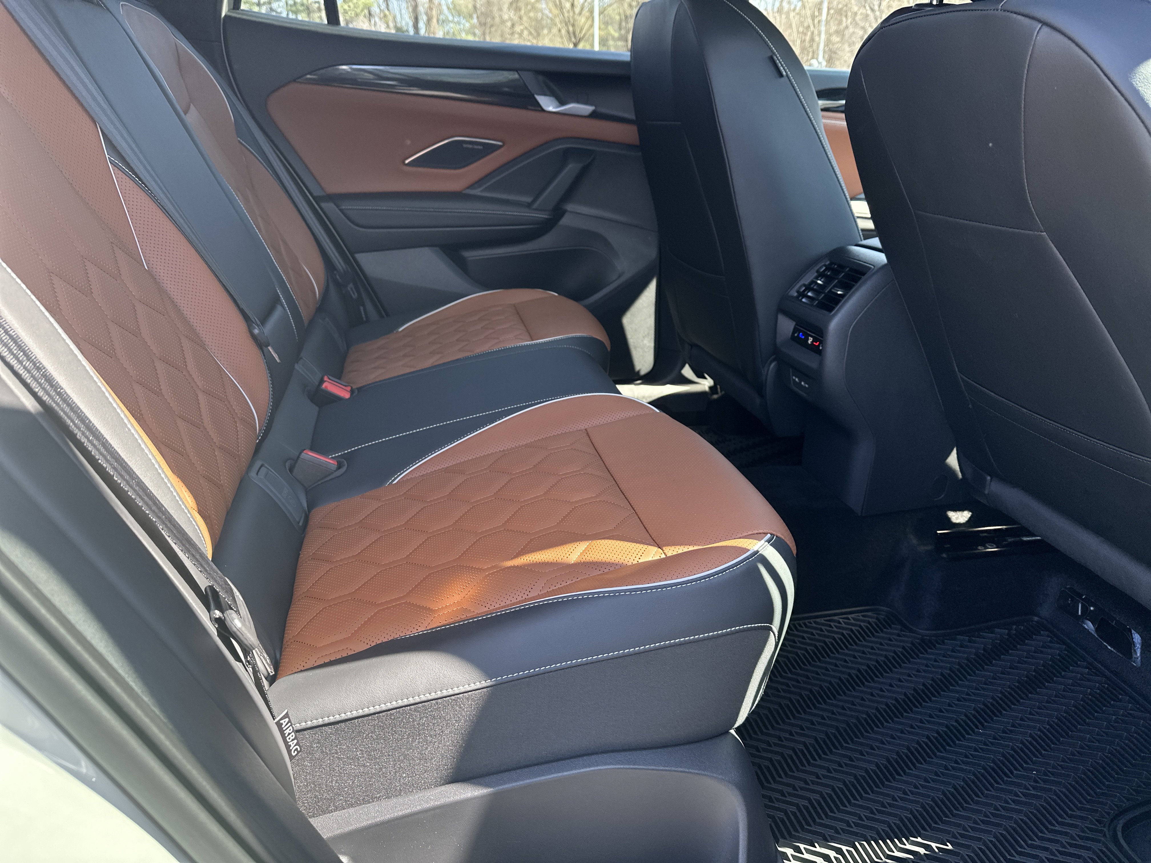 Used 2025 Volkswagen Tiguan SEL R-Line AWD/4WD image 17