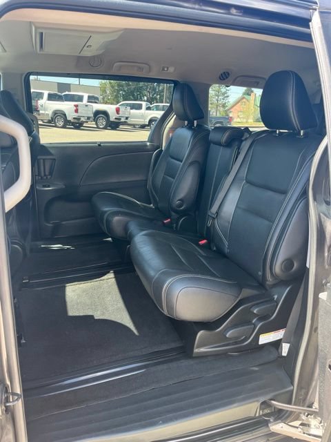 Used 2017 Toyota Sienna SE Premium FWD image 29