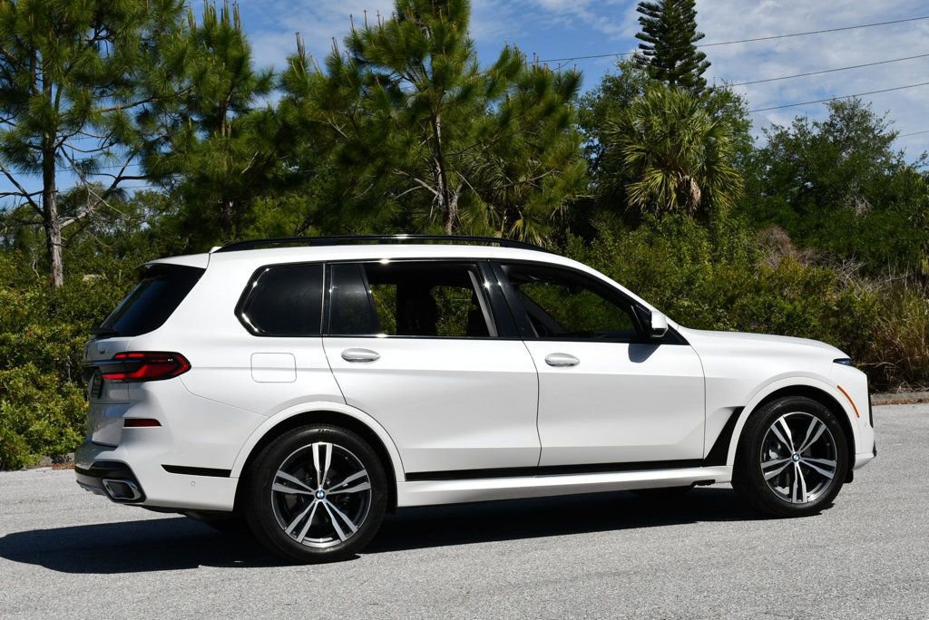 Used 2024 BMW X7 xDrive40i w/ M Sport Package image 6