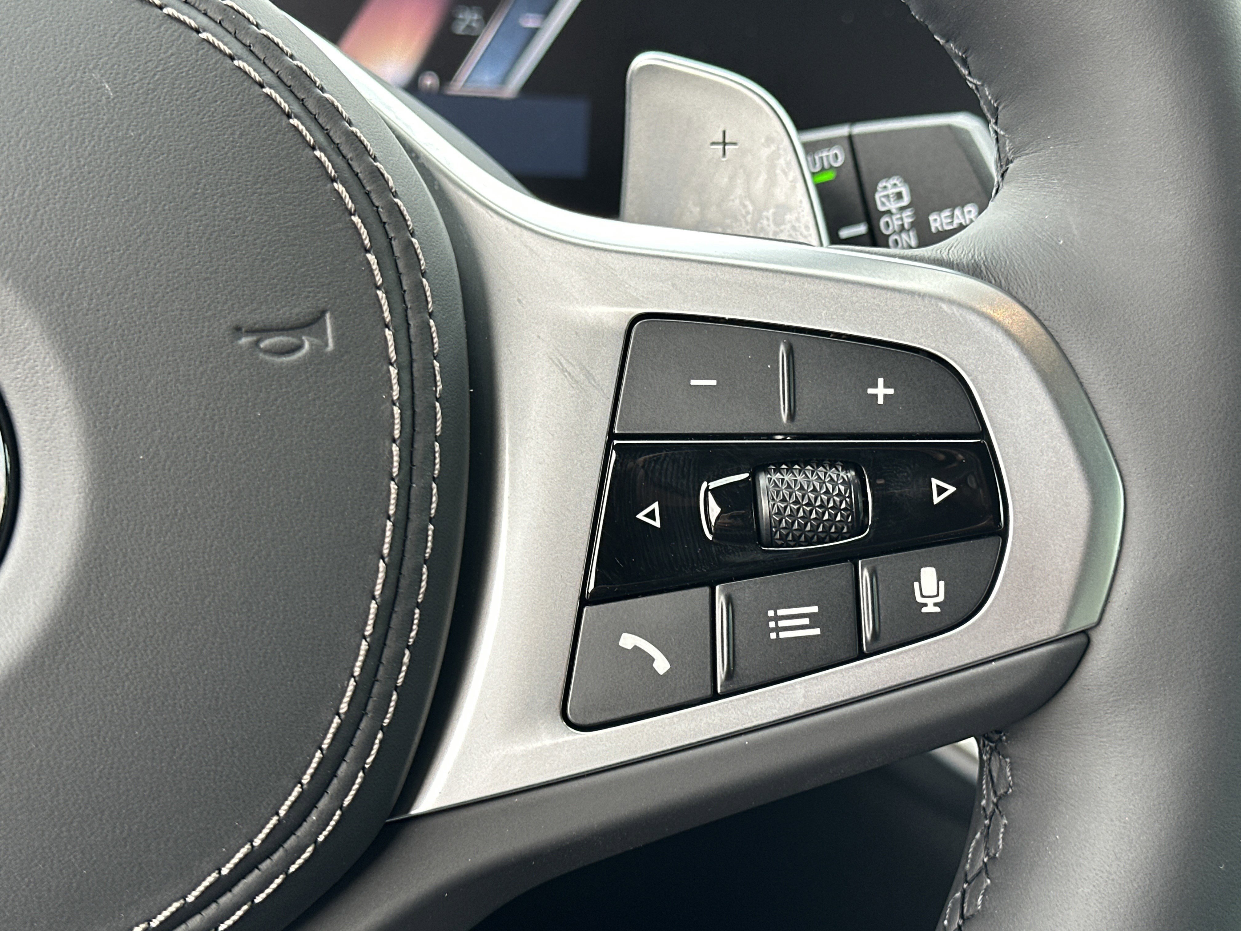 New 2026 BMW X5 xDrive40i w/ M Sport Package AWD/4WD image 13