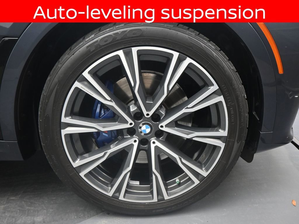 Used 2022 BMW X7 M50i image 25