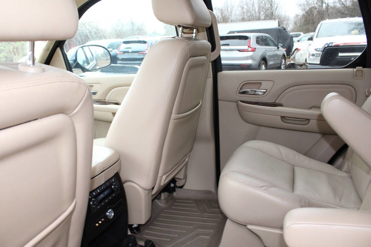 Used 2009 Cadillac Escalade AWD image 32