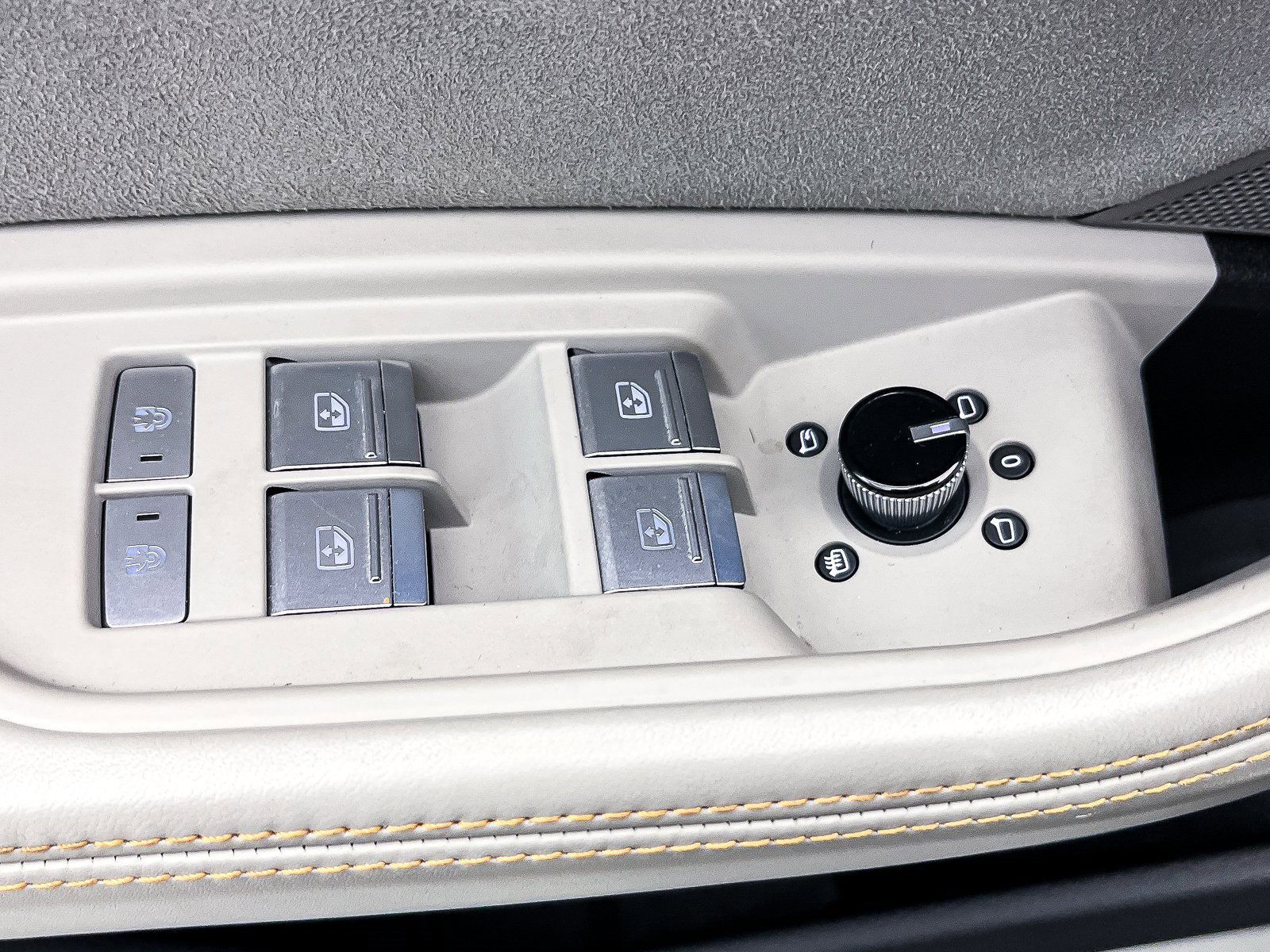 Used 2024 Audi Q8 e-tron Prestige image 21