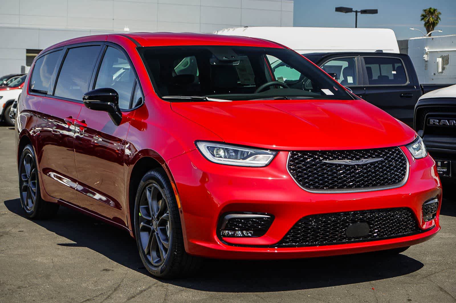 New 2026 Chrysler Pacifica Select FWD image 3