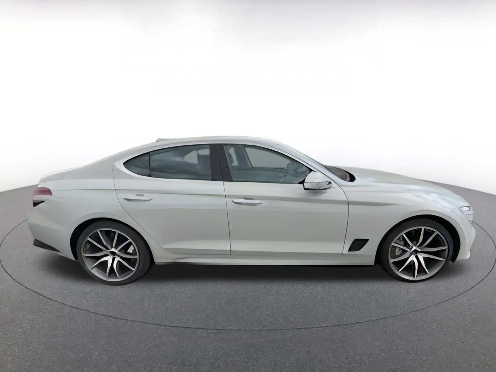 Used 2025 Genesis G70 2.5T image 8