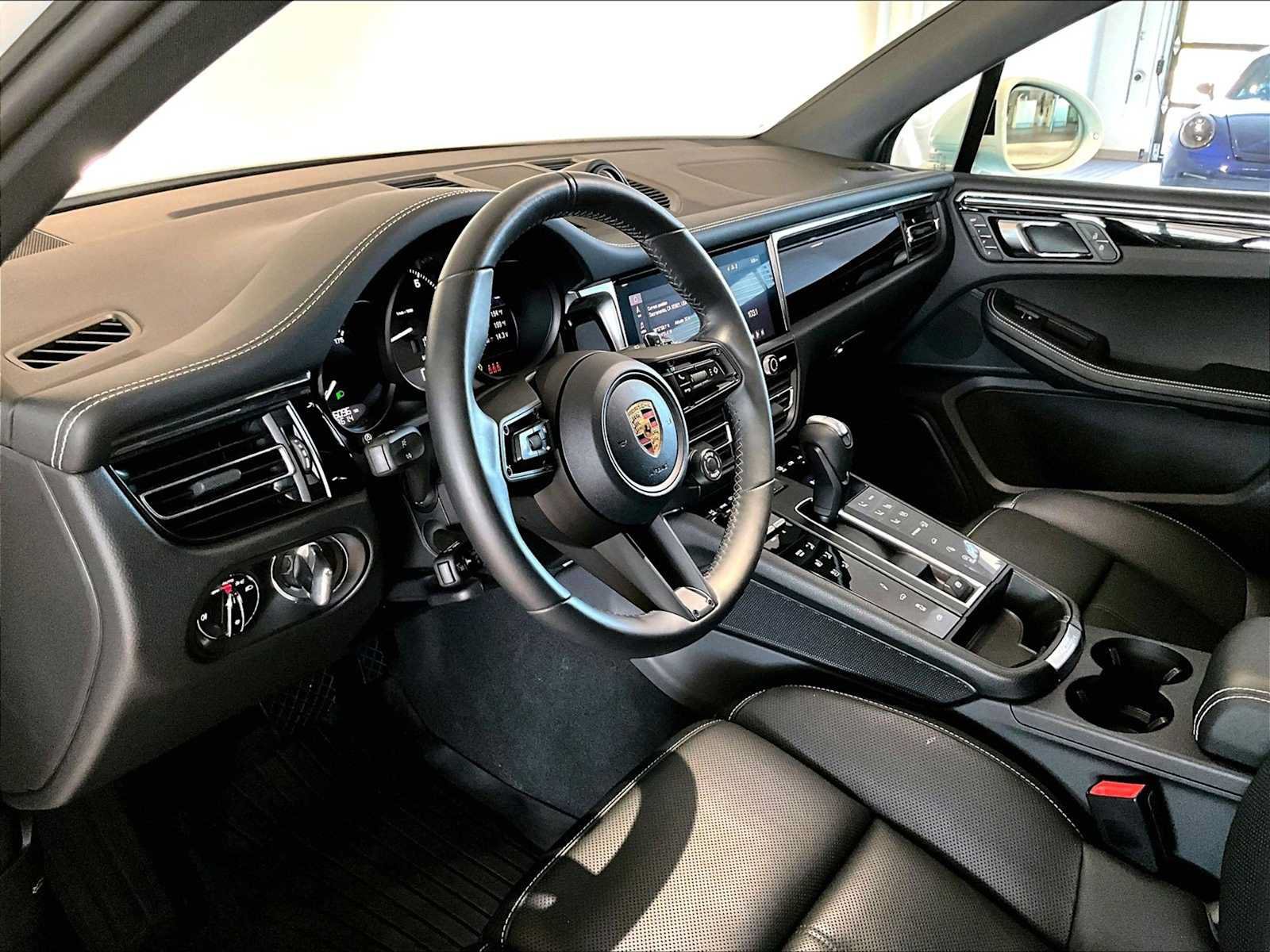 Used 2026 Porsche Macan AWD/4WD image 7