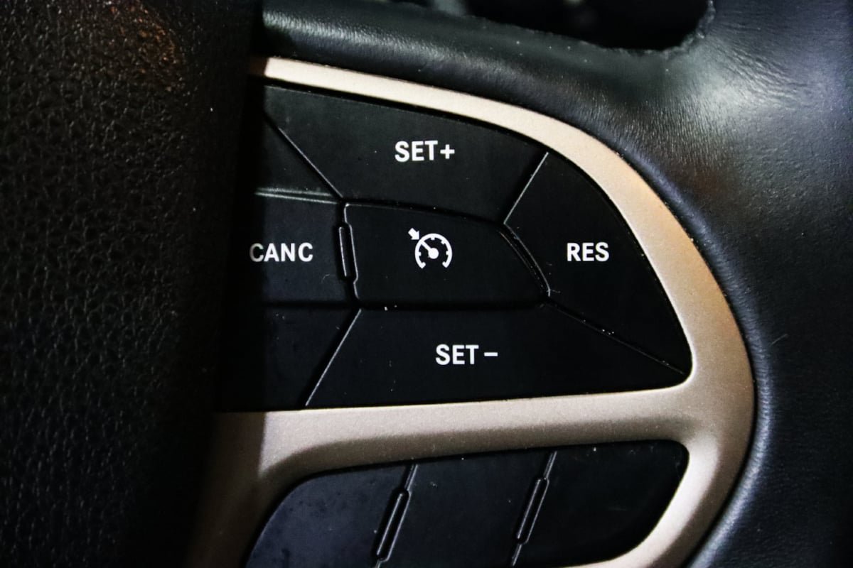 Used 2017 Jeep Cherokee High Altitude AWD/4WD image 16