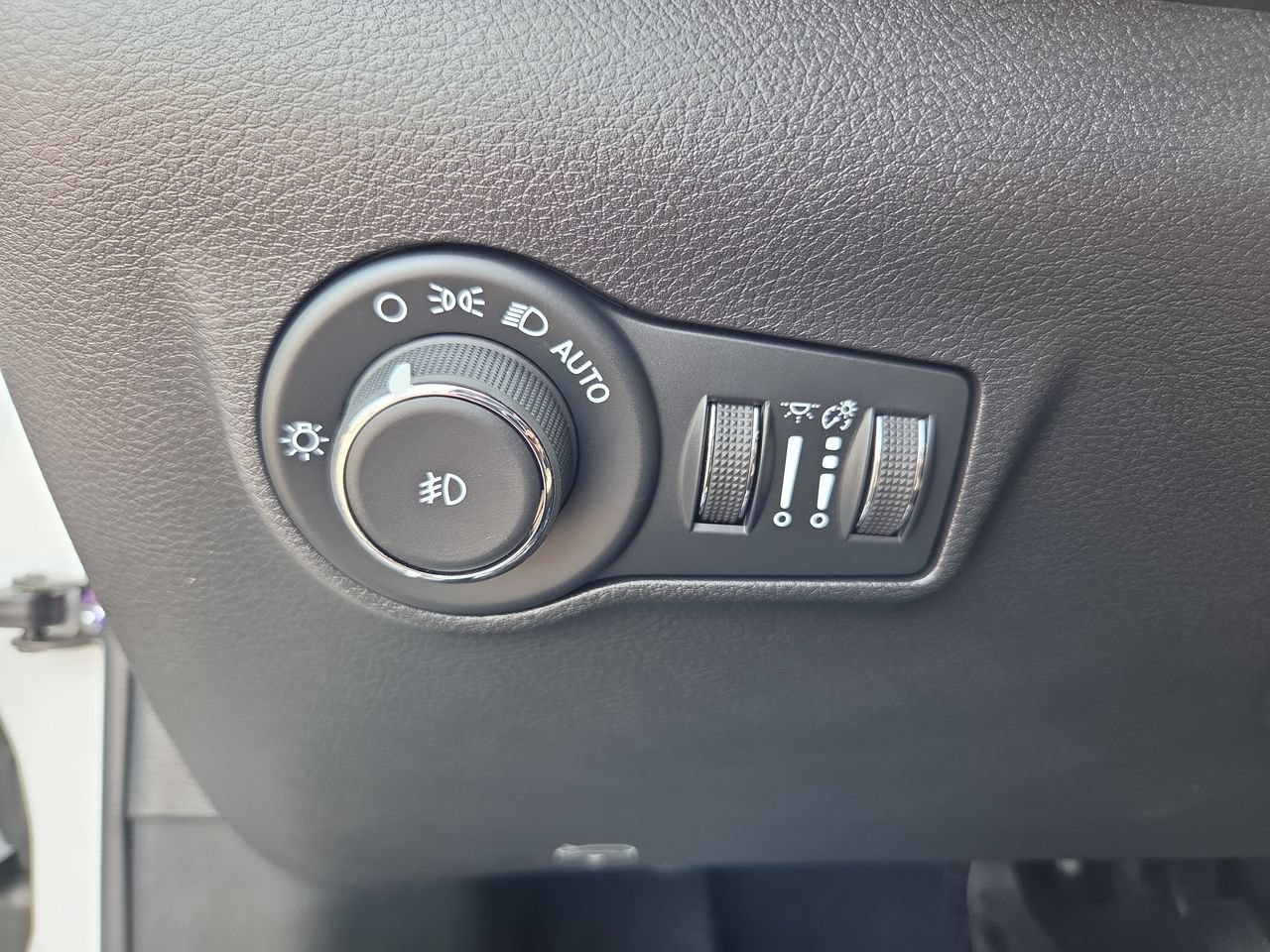 New 2026 Jeep Compass Latitude AWD/4WD image 31