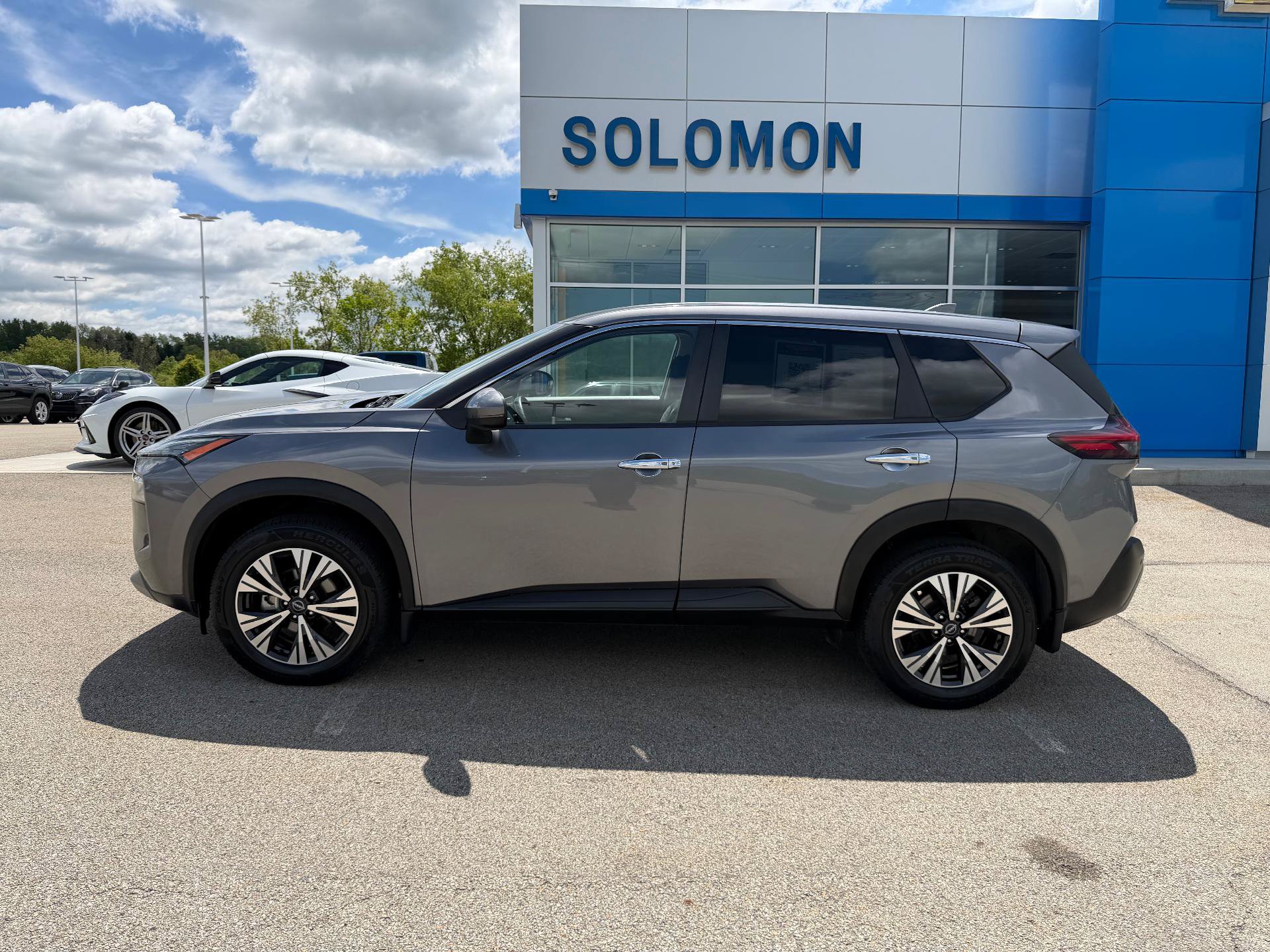 Used 2023 Nissan Rogue SV AWD/4WD image 3